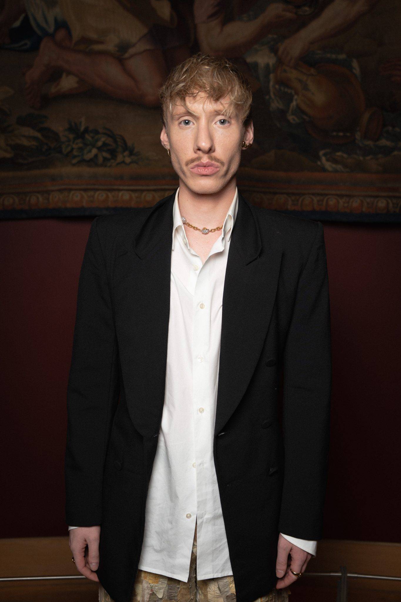  - La mode entre au musée du Louvre