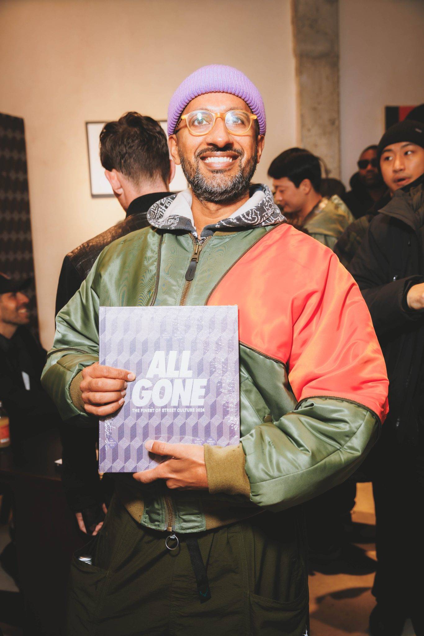  - Michael Dupouy célèbre « ALL GONE 2024 » le temps d’une dédicace chez Au Depart