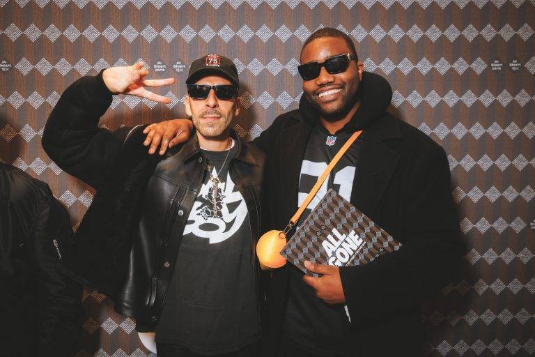  - Michael Dupouy célèbre « ALL GONE 2024 » le temps d’une dédicace chez Au Depart