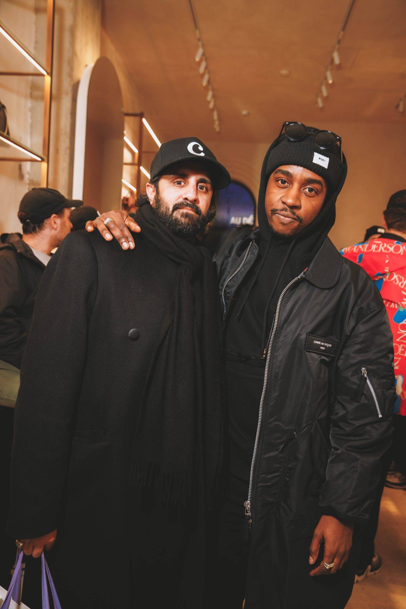  - Michael Dupouy célèbre « ALL GONE 2024 » le temps d’une dédicace chez Au Depart