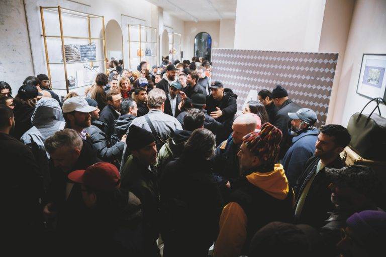 Michael Dupouy célèbre « ALL GONE 2024 » le temps d’une dédicace chez Au Depart