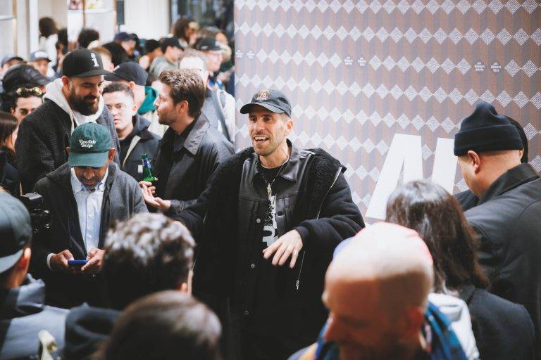  - Michael Dupouy célèbre « ALL GONE 2024 » le temps d’une dédicace chez Au Depart