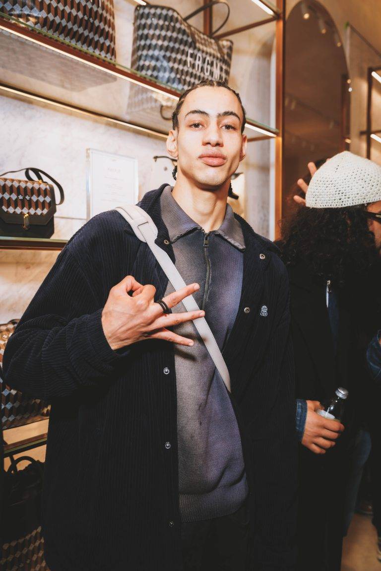  - Michael Dupouy célèbre « ALL GONE 2024 » le temps d’une dédicace chez Au Depart