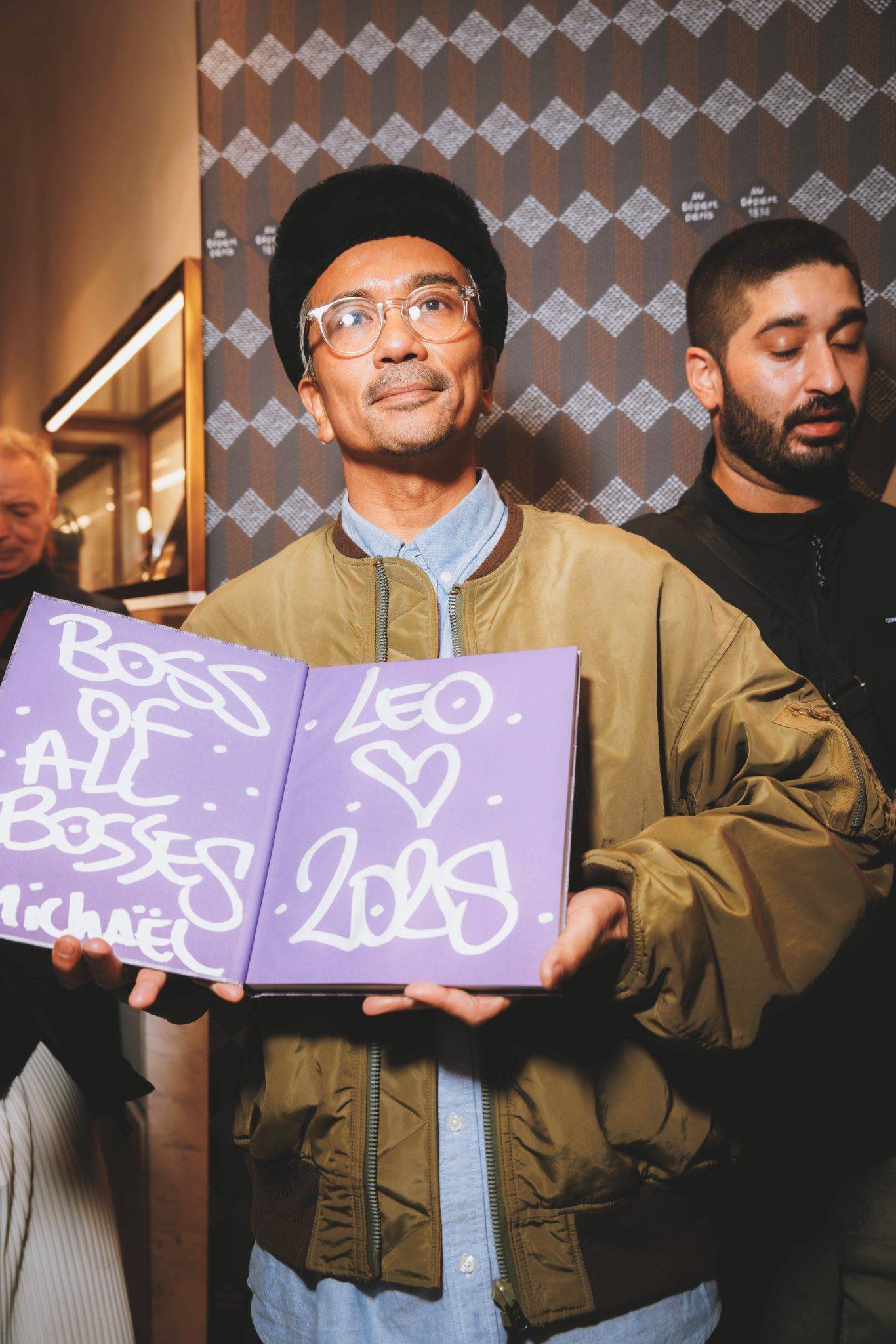  - Michael Dupouy célèbre « ALL GONE 2024 » le temps d’une dédicace chez Au Depart