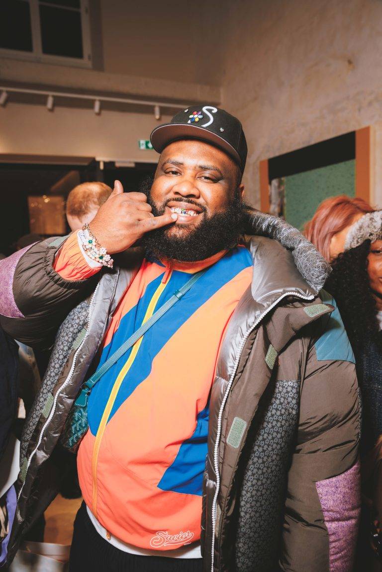  - Michael Dupouy célèbre « ALL GONE 2024 » le temps d’une dédicace chez Au Depart