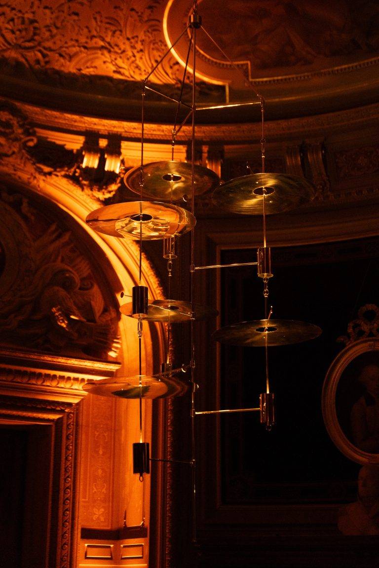 Edgar Jayet réinvente la “lampe bouillotte”, patrimoine historique de la Maison Delisle