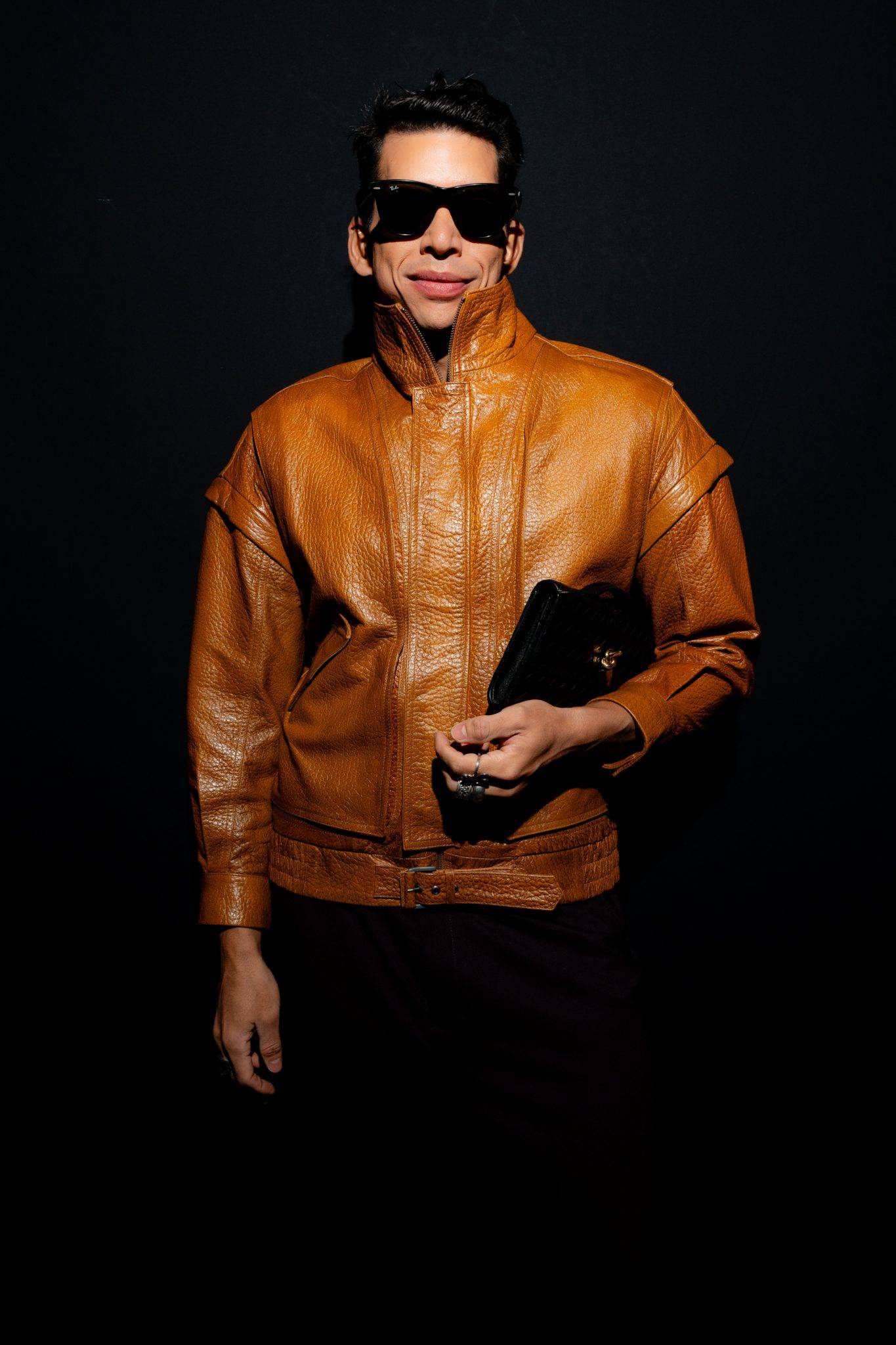  - Gaurav Gupta célèbre la résilience « à travers les flammes »