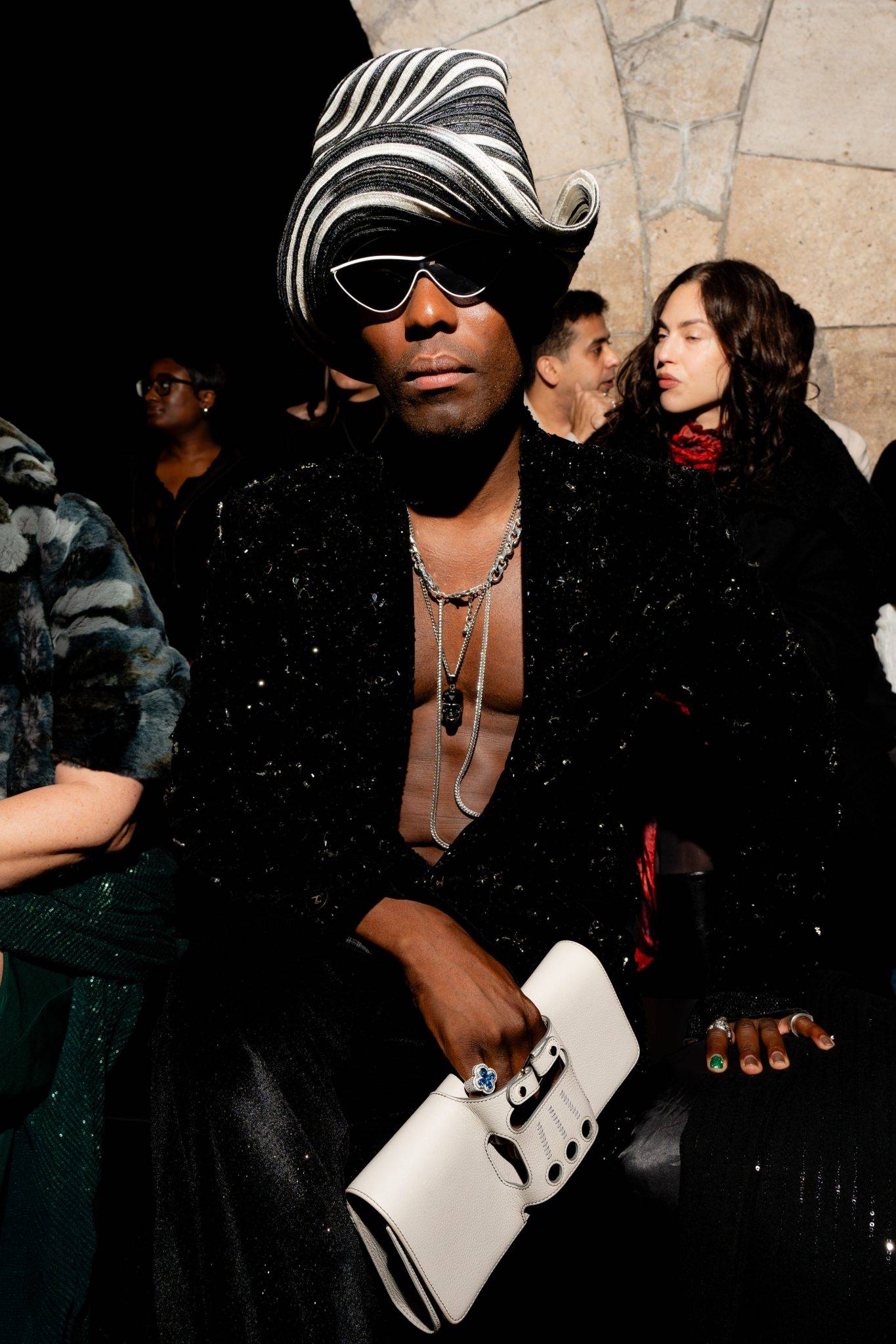  - Gaurav Gupta célèbre la résilience « à travers les flammes »