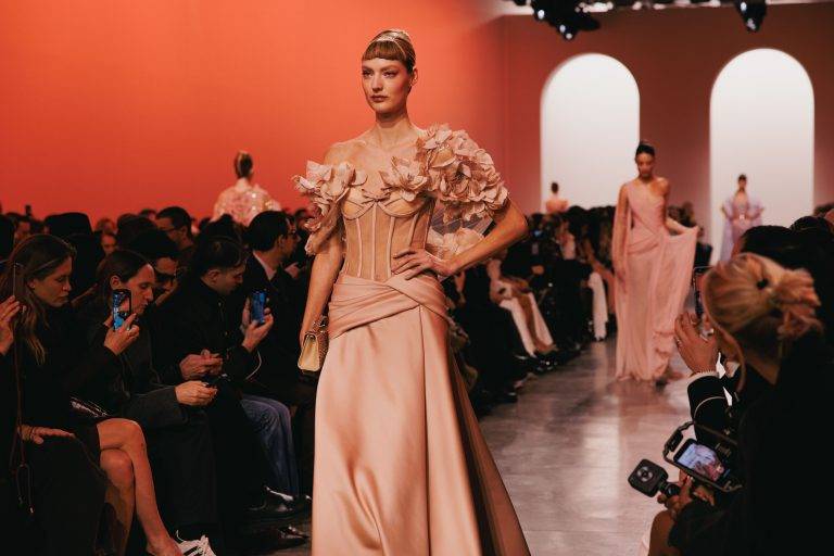 Elie Saab tisse le fil de nos rêves les plus romantiques