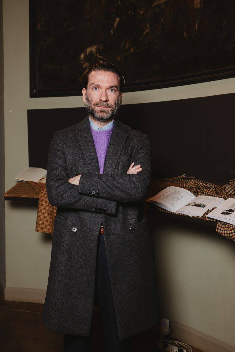  - L’exposition « Tailoring School. A Journey Into Education », signée Triennale Milano et Kiton, débarque à Paris