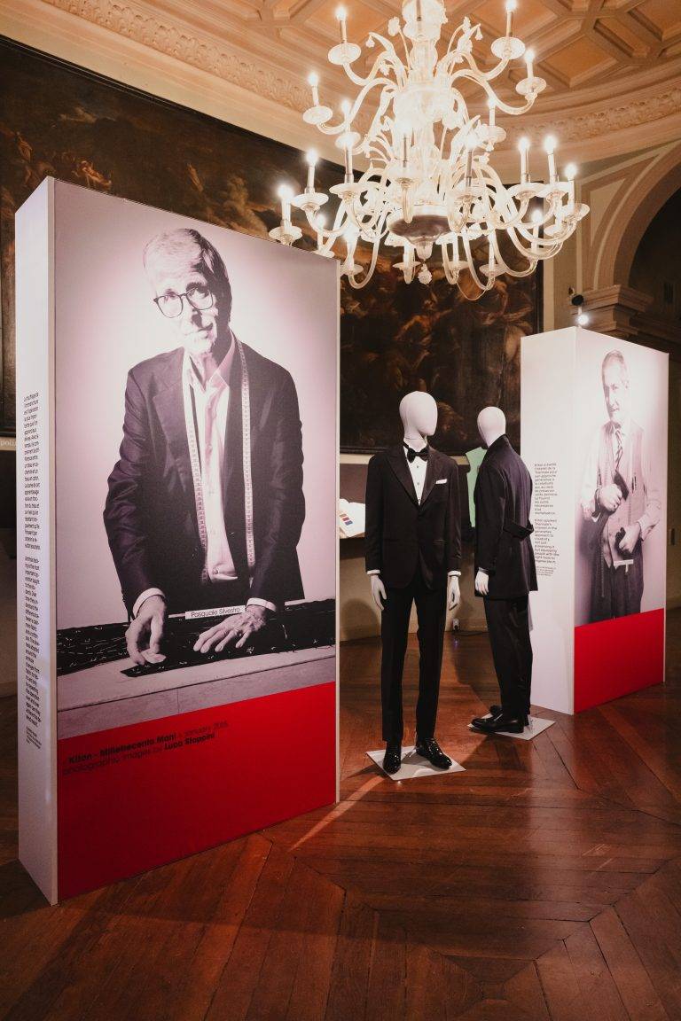 L’exposition « Tailoring School. A Journey Into Education », signée Triennale Milano et Kiton, débarque à Paris