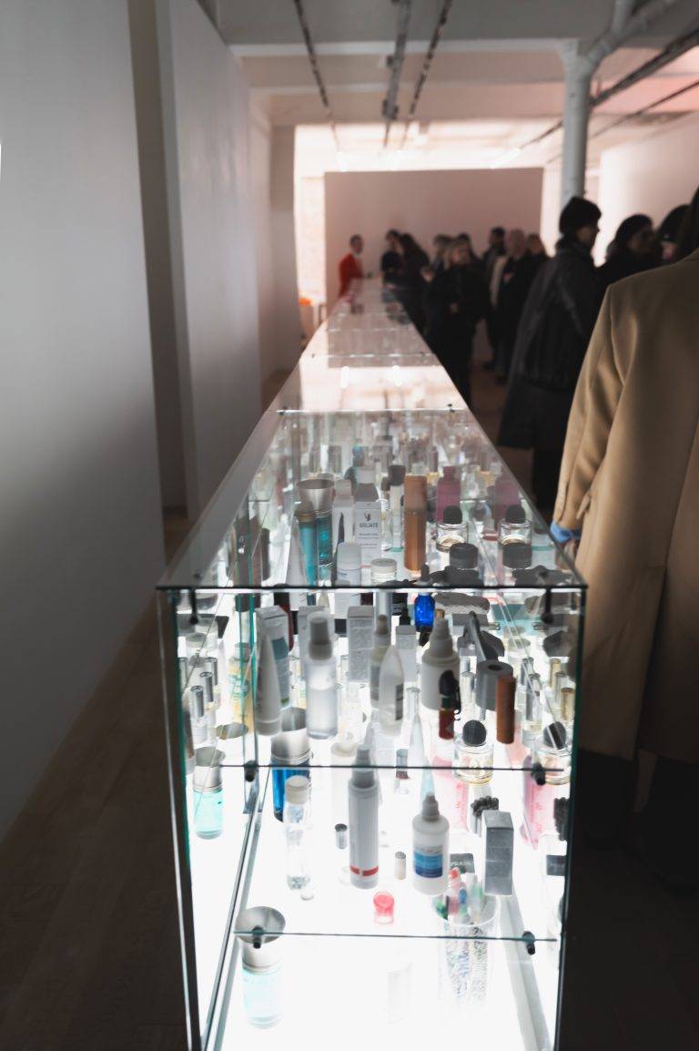 Le « Lèche-Vitrines » artistique d’Harry Nuriev célébré à la galerie Sultana