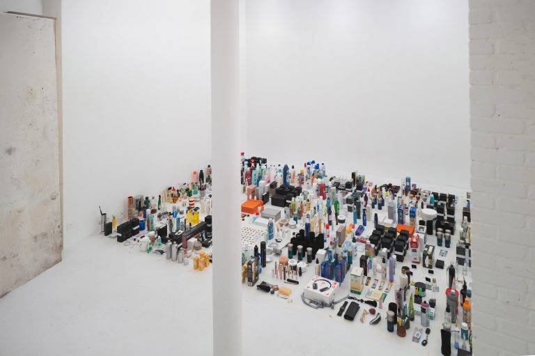 Le « Lèche-Vitrines » artistique d’Harry Nuriev célébré à la galerie Sultana