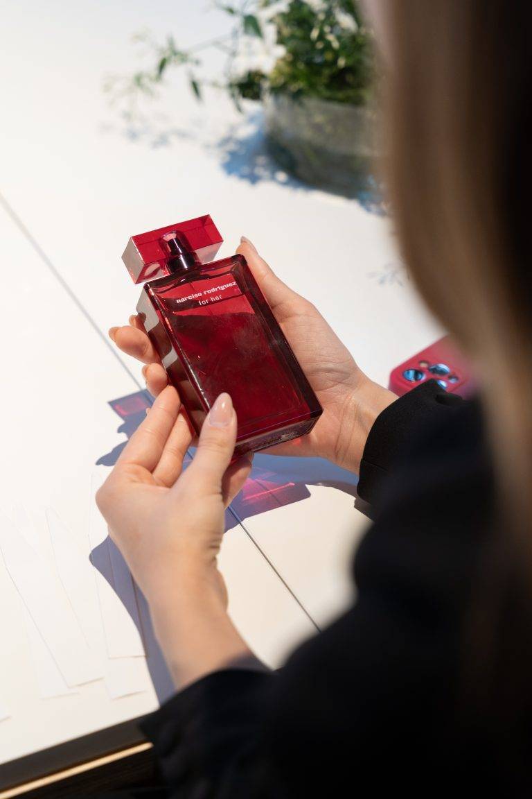 Narciso Rodriguez svela a Milano il nuovo For Her Eau de Parfum Intense