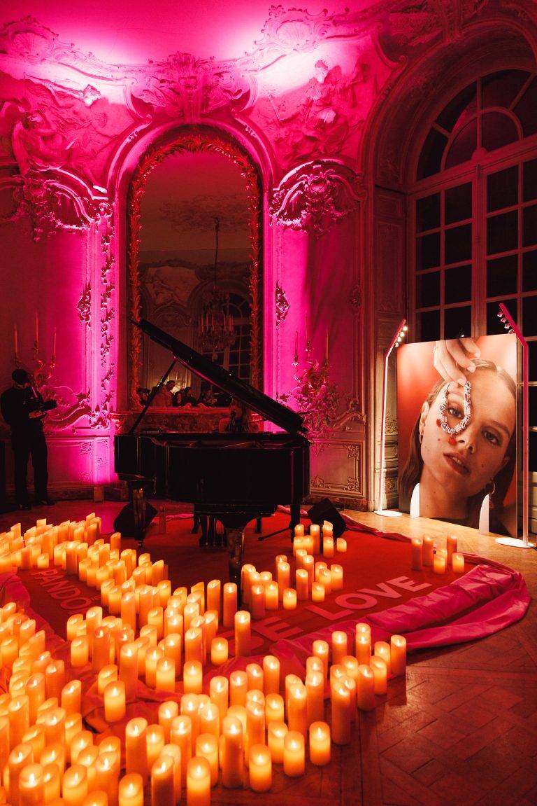 Pandora célèbre l’Amour et la Saint Valentin aux Archives Nationales