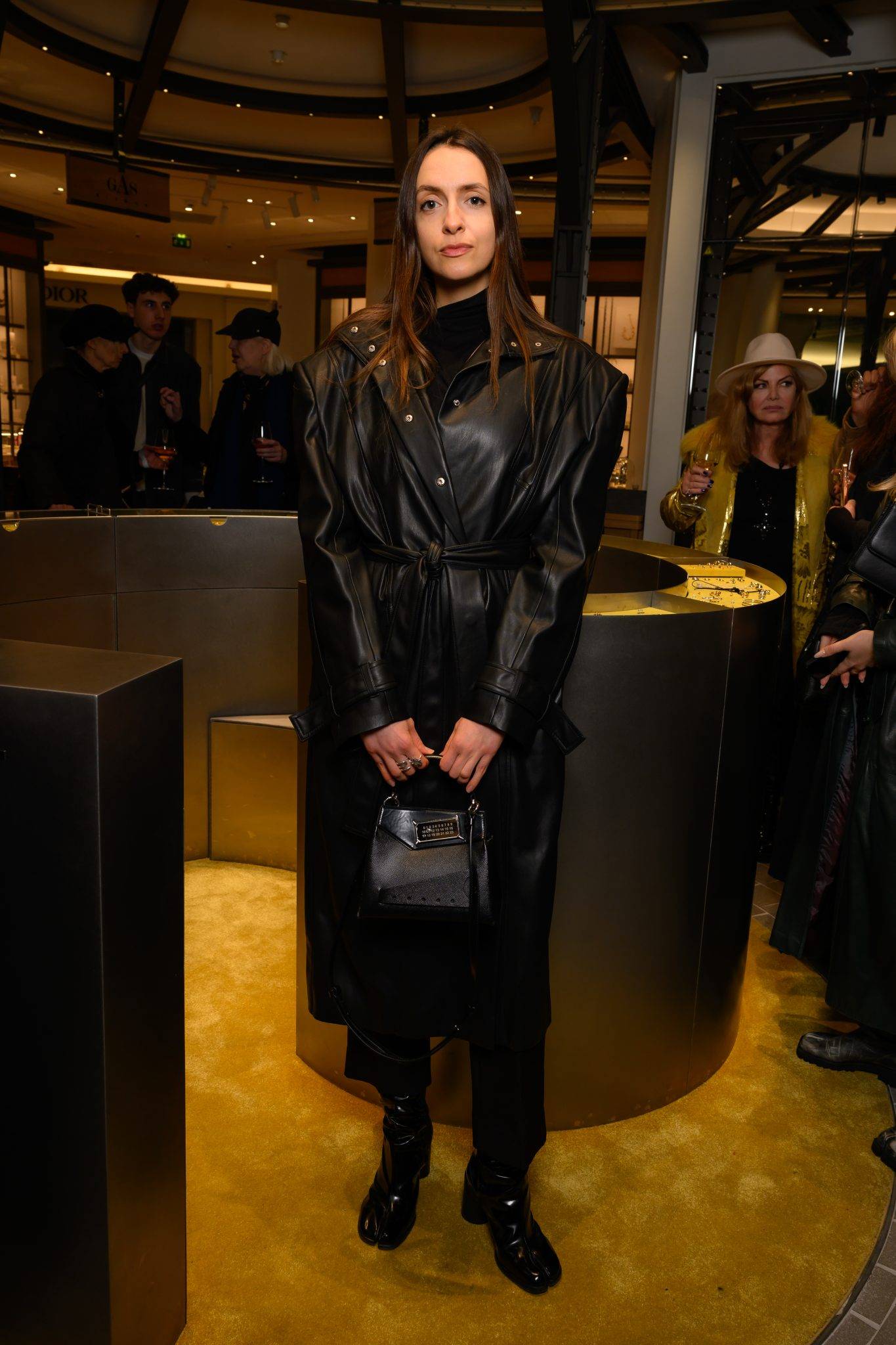  - AVGVST et Young Emperors s’associent le temps d’un Pop-Up signé Crosby Studios