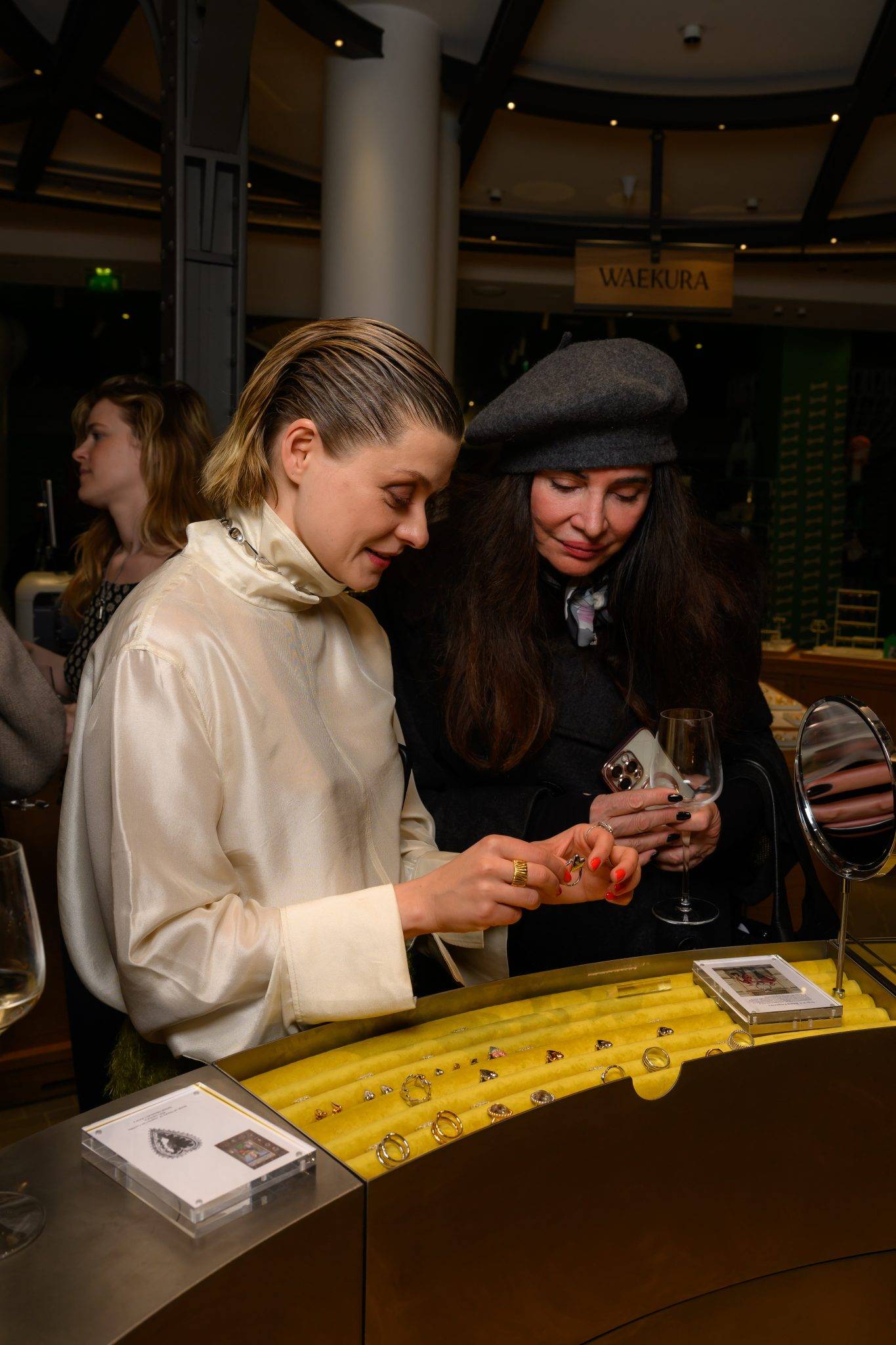  - AVGVST et Young Emperors s’associent le temps d’un Pop-Up signé Crosby Studios