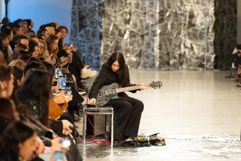 “Untitled Flowers”, un avant-goût du printemps signé Cecilie Bahnsen