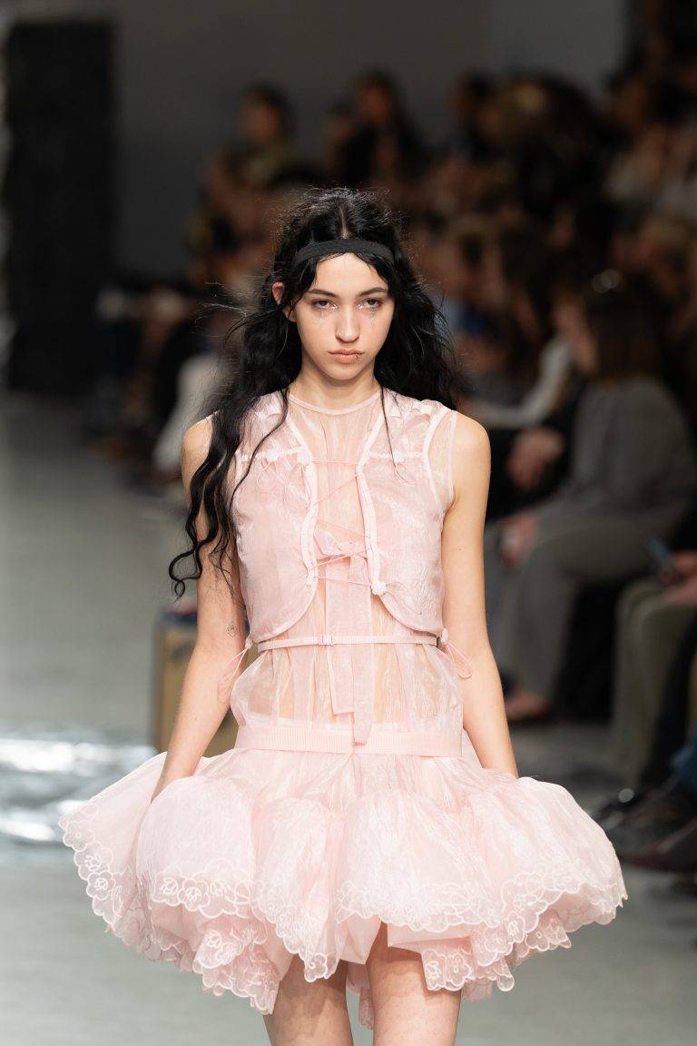 “Untitled Flowers”, un avant-goût du printemps signé Cecilie Bahnsen