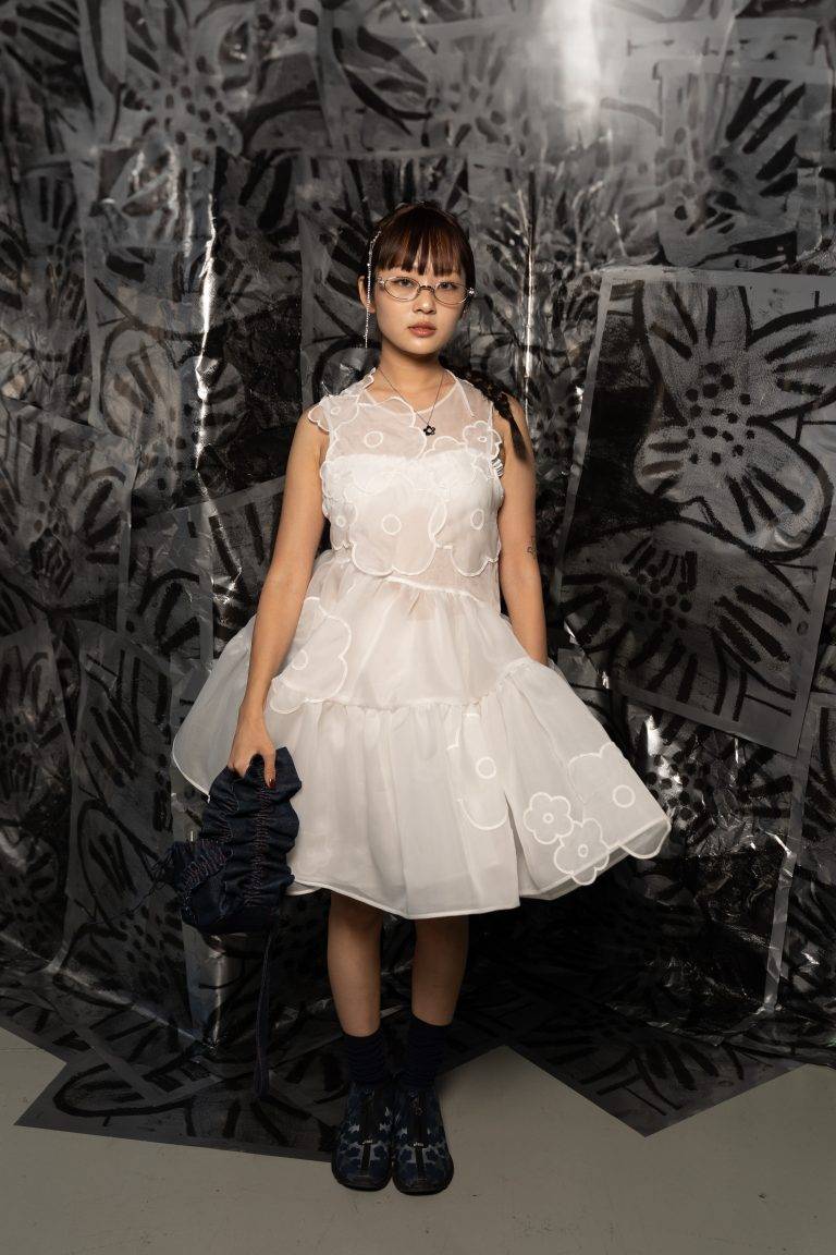  - “Untitled Flowers”, un avant-goût du printemps signé Cecilie Bahnsen