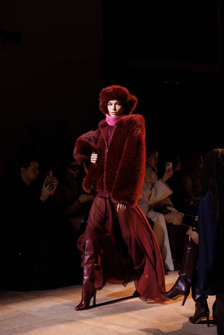 Elie Saab FW 25/26: High-Altitude Sophistication