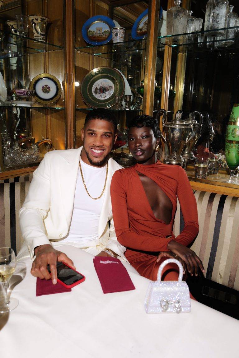  - La nouvelle identité de PrettyLittleThing mise en lumière chez Caviar Kaspia