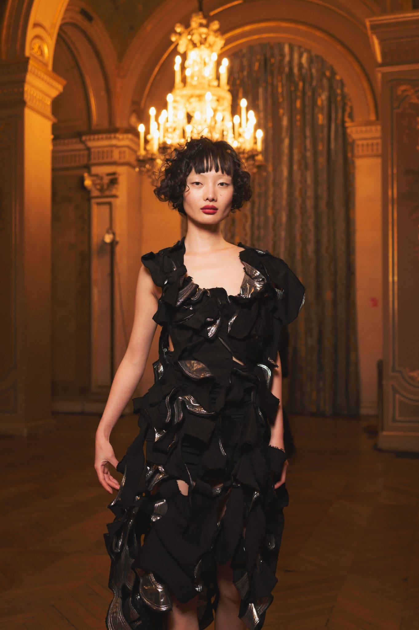  - Yohji Yamamoto et ses silhouettes sculpturales s’emparent de l’Hôtel de Ville