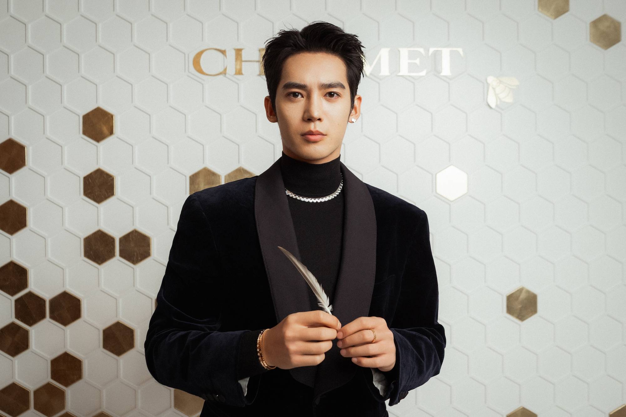  - Chaumet fait virevolter ses précieuses abeilles Place Vendôme