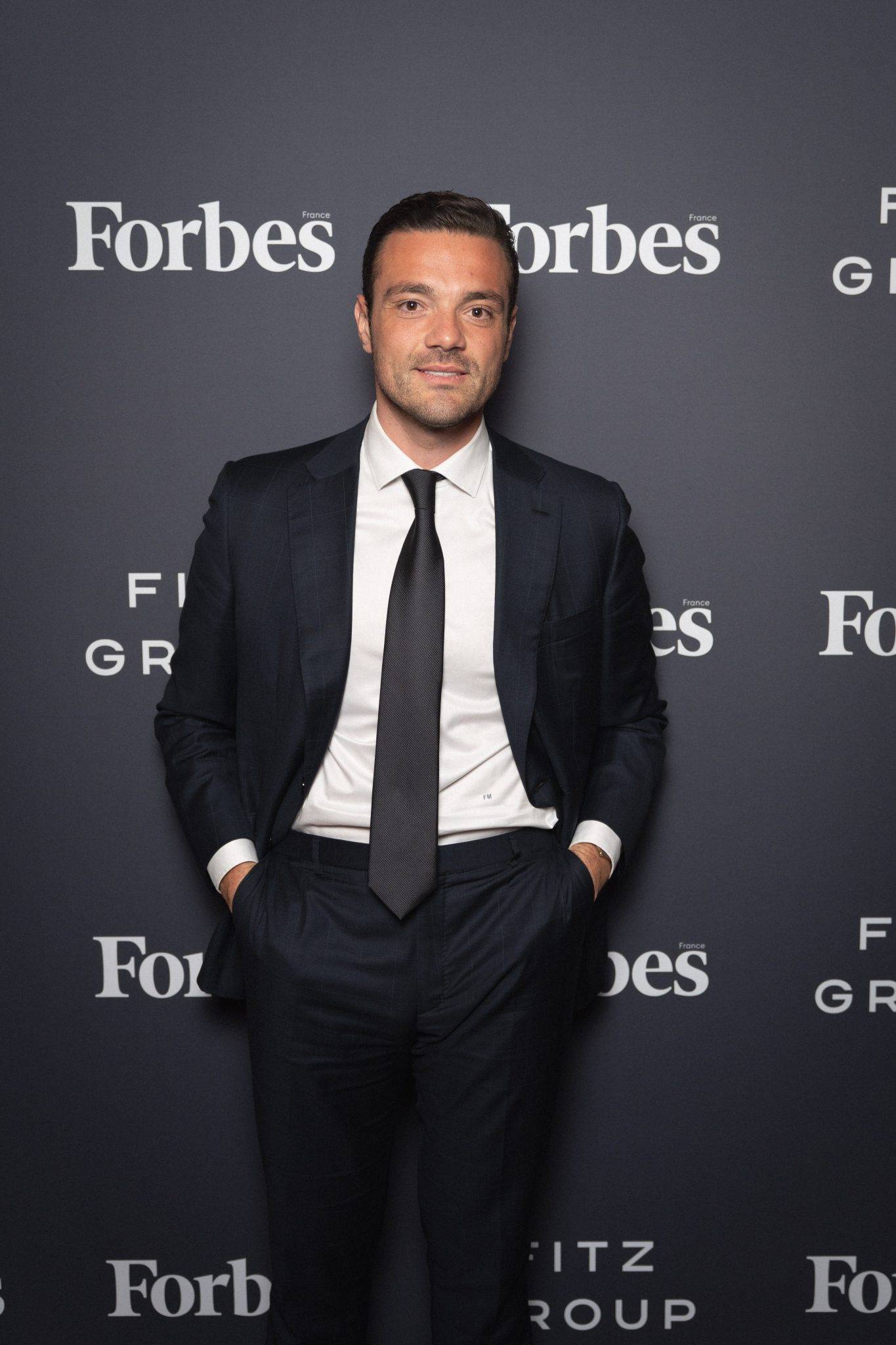  - À la table du dîner Forbes avec Léna Mahfouf au Hollywood Savoy