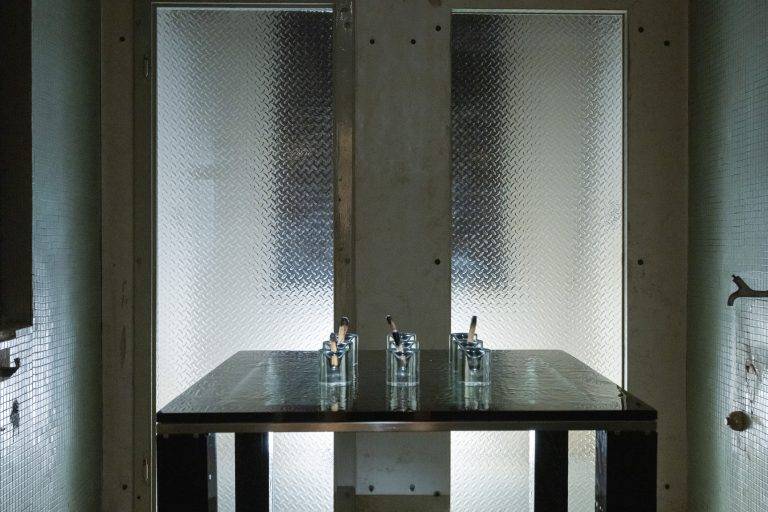 L’ora zero della forma: 6:AM debutta alla Milano Design Week con “Two-Fold Silence”