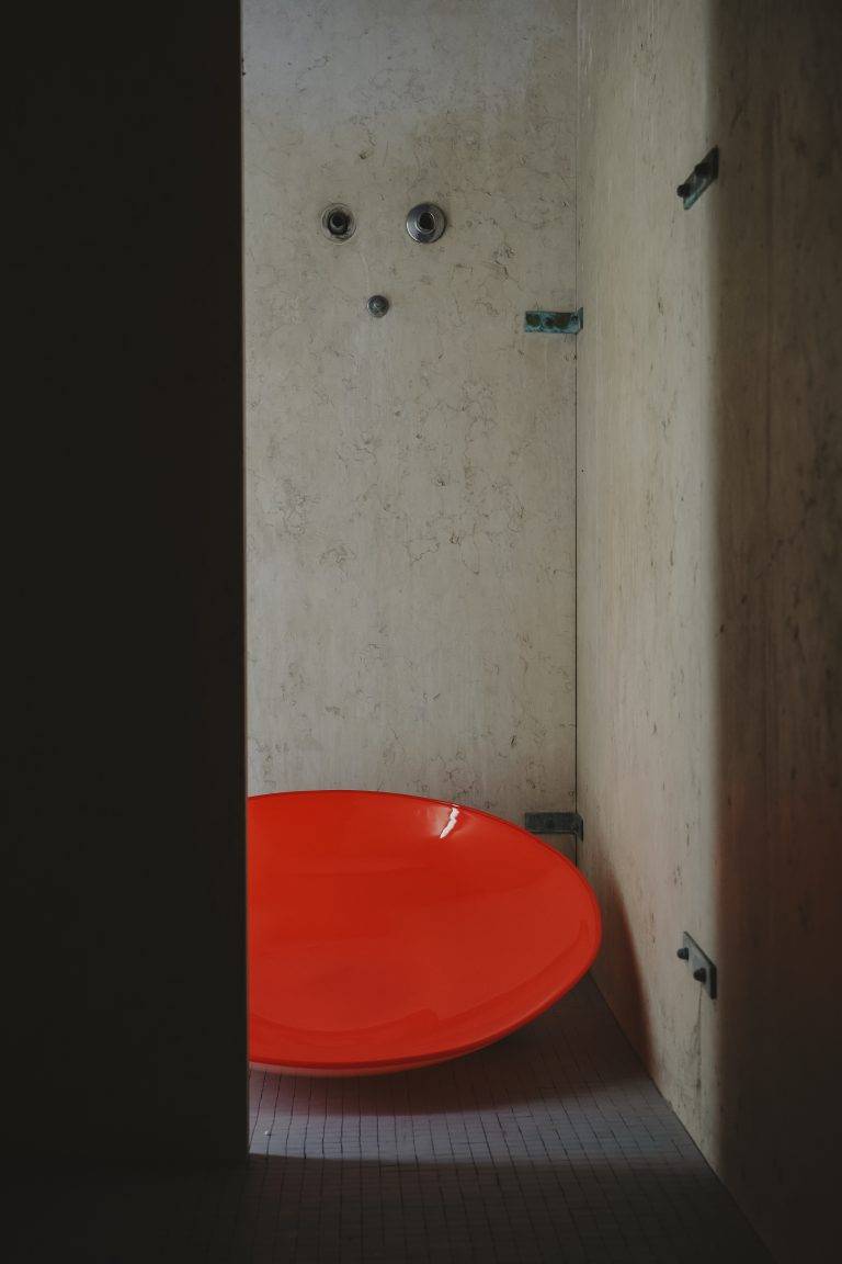 L’ora zero della forma: 6:AM debutta alla Milano Design Week con “Two-Fold Silence”
