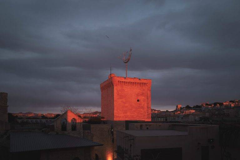 Au Mucem, Laure Prouvost s’empare du fort Saint-Jean avec “Au fort, les âmes sont”