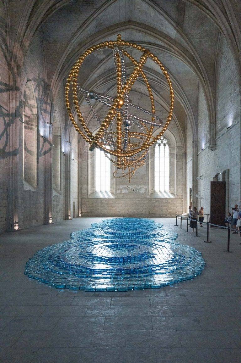 Jean-Michel Othoniel dévoile son exposition d’envergure au coeur de la cité des papes