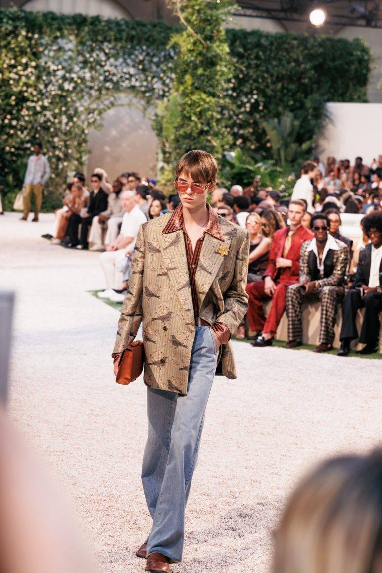 Amiri sème les graines de son jardin luxueux à la française