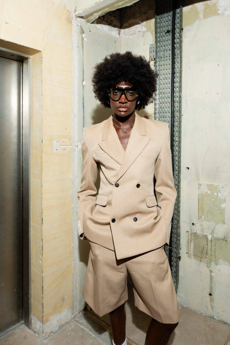  - La démesure maîtrisée d’EGONLAB s’empare de la Fashion Week parisienne