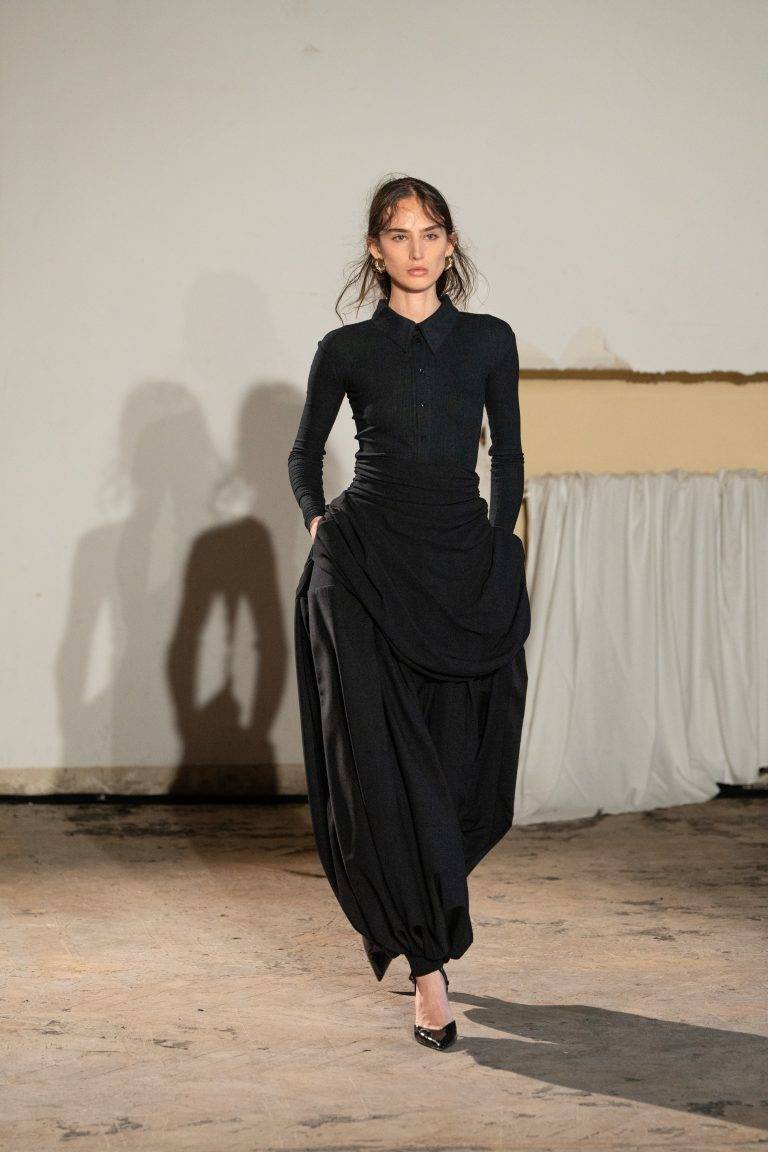 La démesure maîtrisée d’EGONLAB s’empare de la Fashion Week parisienne