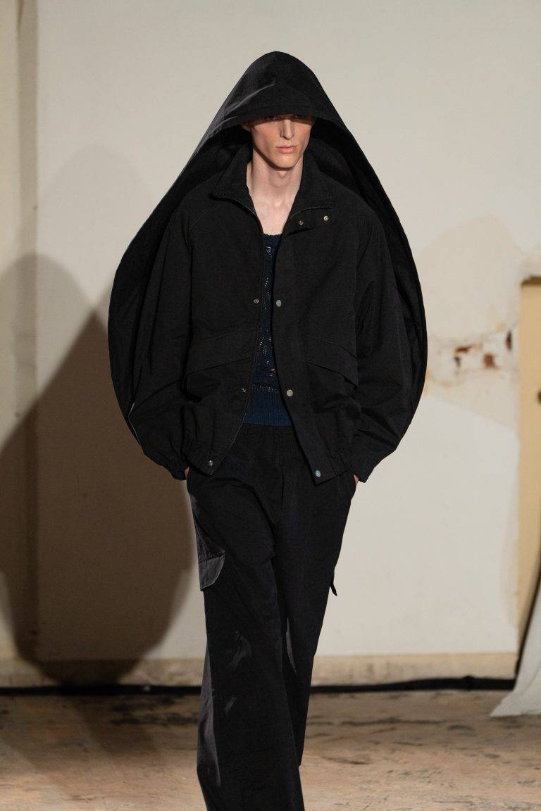 La démesure maîtrisée d’EGONLAB s’empare de la Fashion Week parisienne