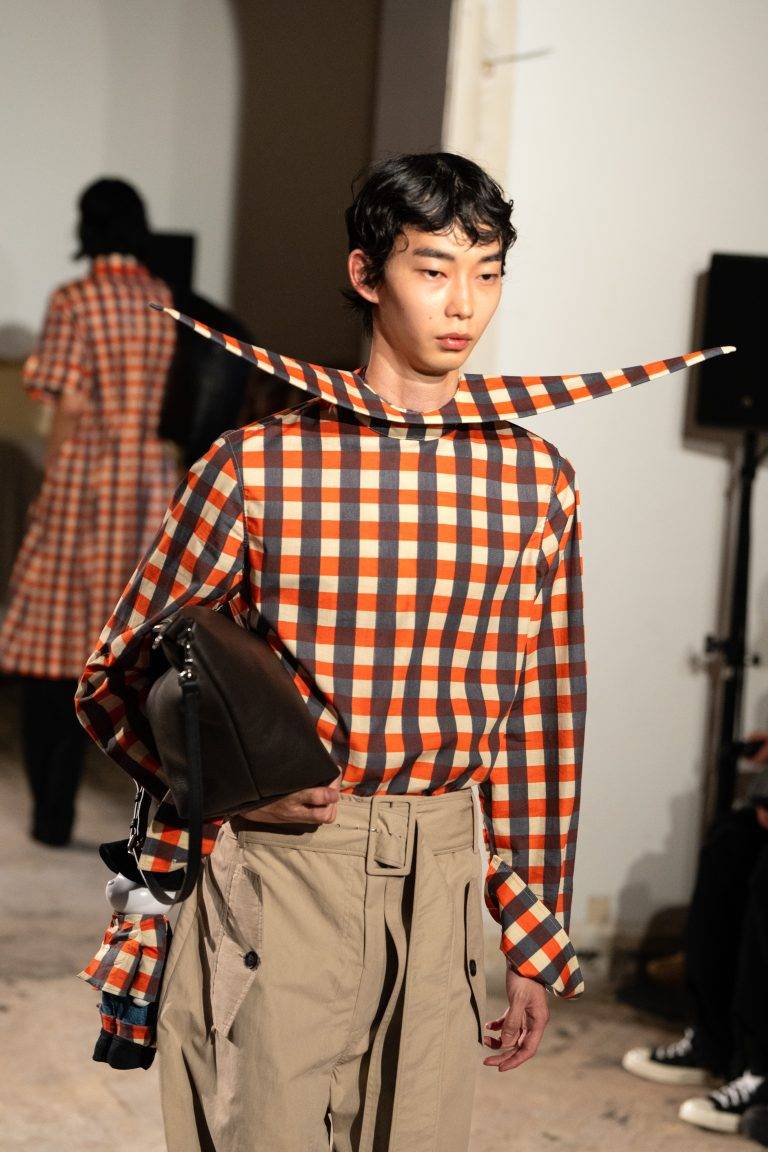 La démesure maîtrisée d’EGONLAB s’empare de la Fashion Week parisienne