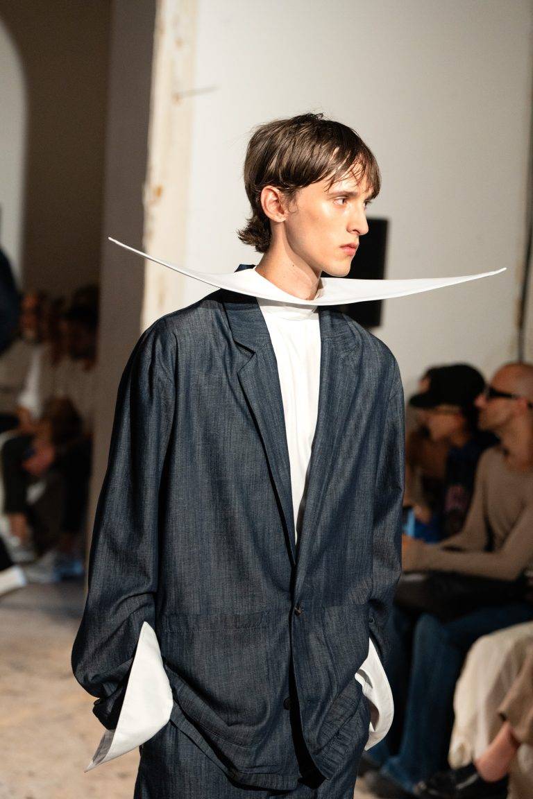 La démesure maîtrisée d’EGONLAB s’empare de la Fashion Week parisienne