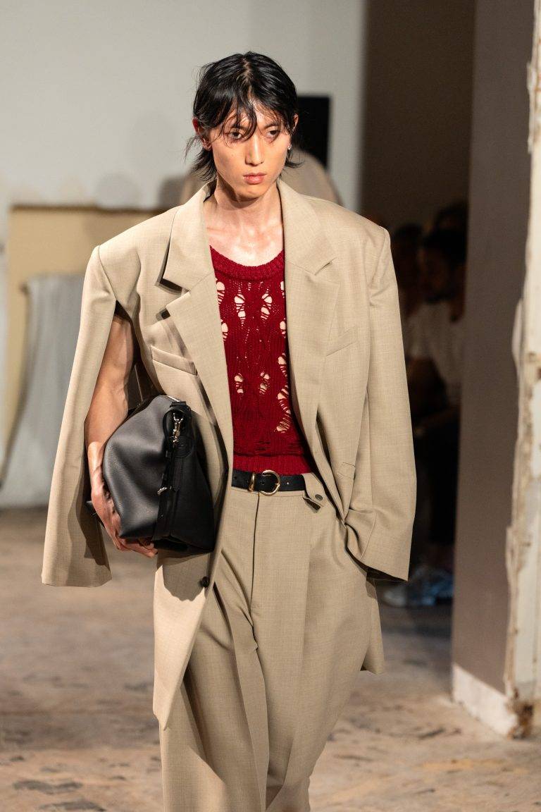 La démesure maîtrisée d’EGONLAB s’empare de la Fashion Week parisienne