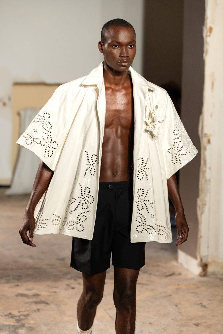 La démesure maîtrisée d’EGONLAB s’empare de la Fashion Week parisienne