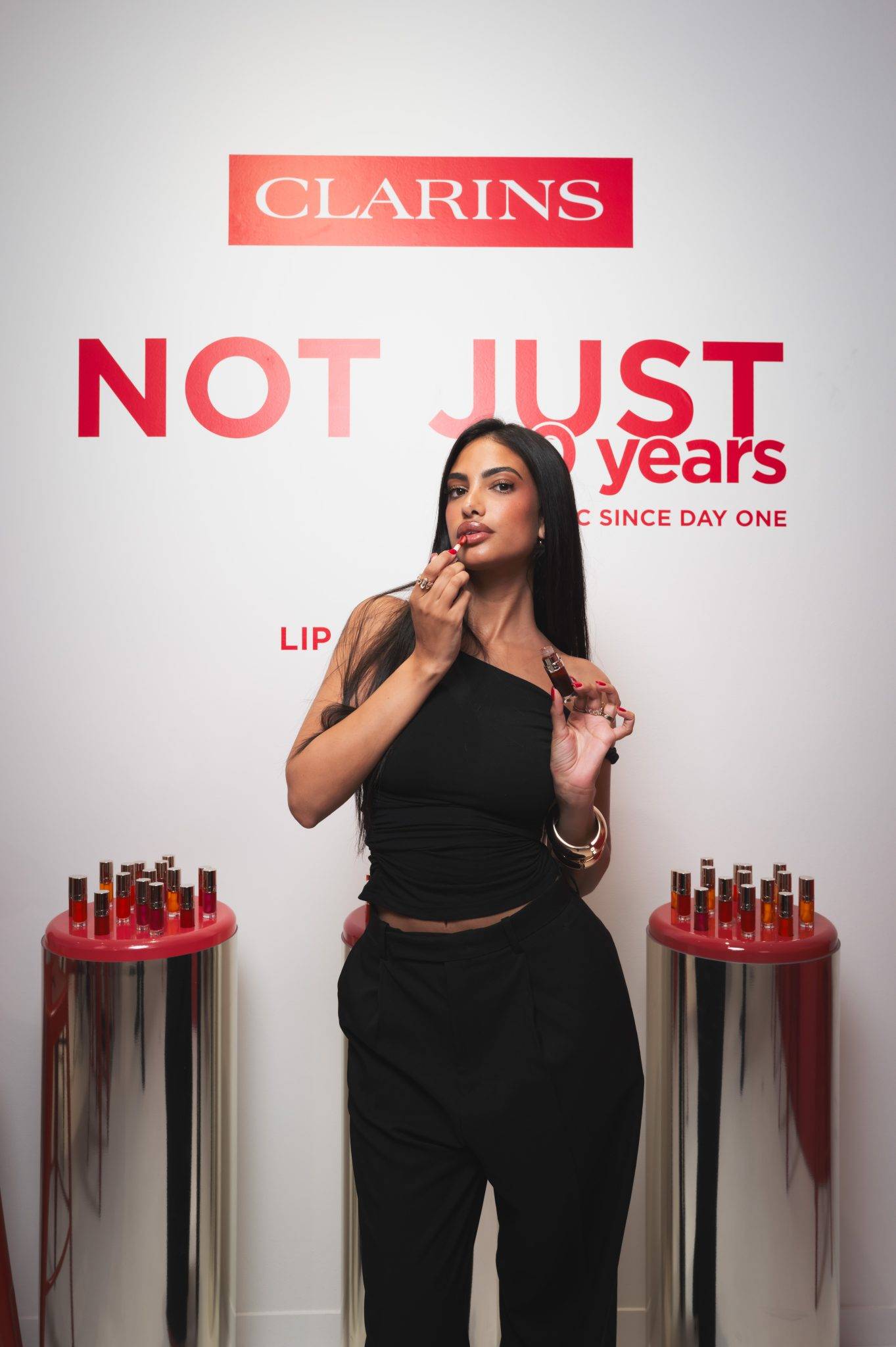  - Clarins inaugure le Red Café pour les 10 ans de la Lip Comfort Oil