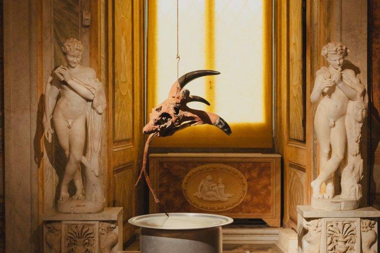 Wangechi Mutu alla Galleria Borghese: arte, mito e metamorfosi nella notte romana
