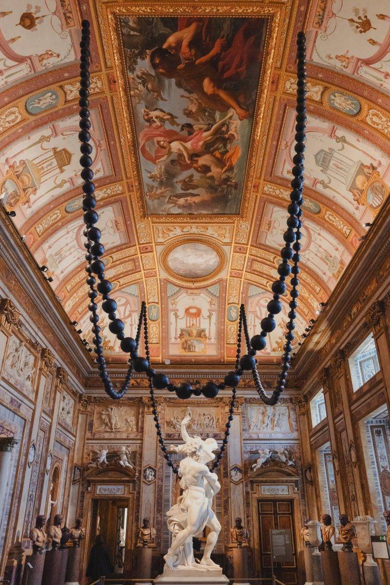 Wangechi Mutu alla Galleria Borghese: arte, mito e metamorfosi nella notte romana
