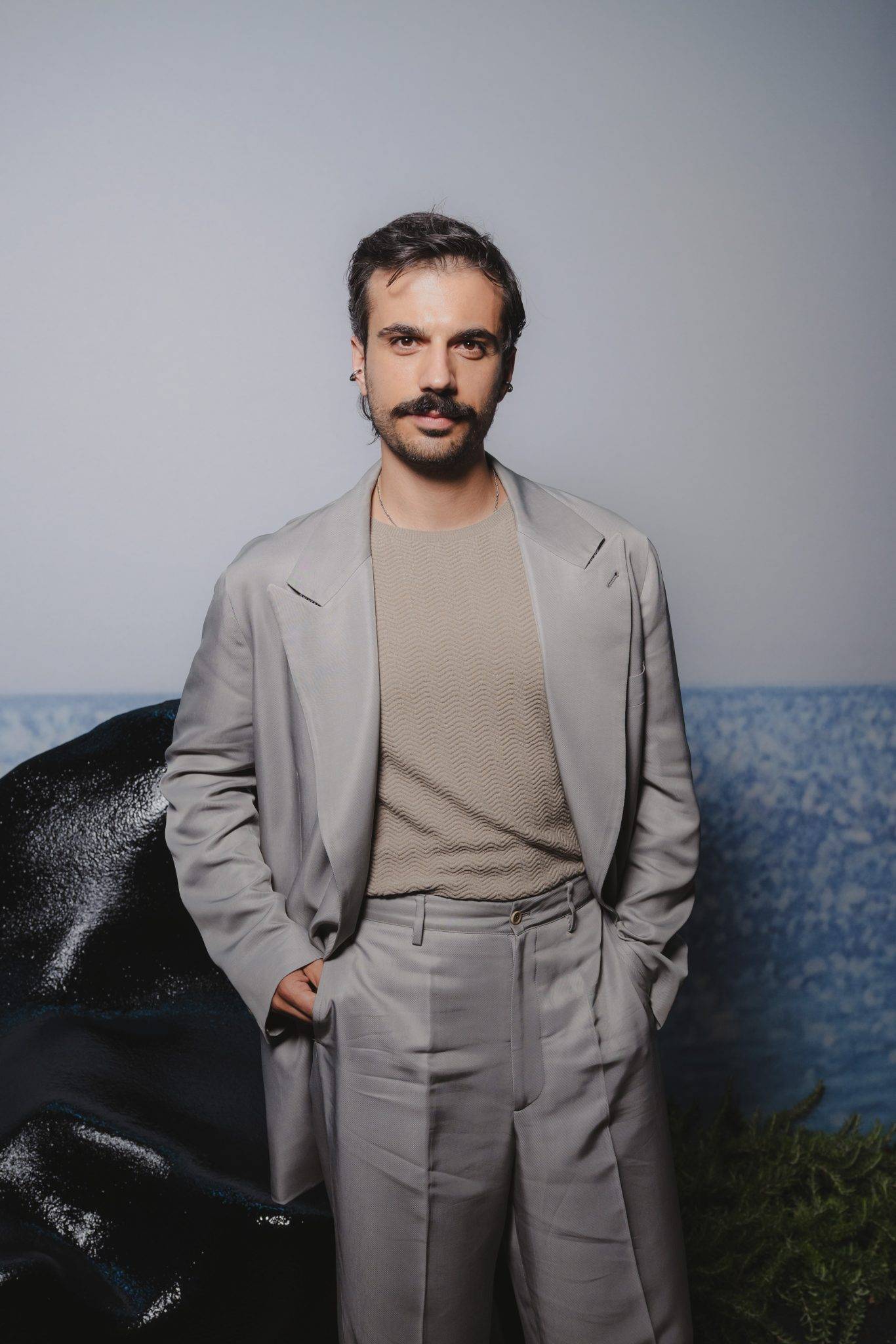  - Giorgio Armani Brings Mediterranean Glamour to the Catwalk