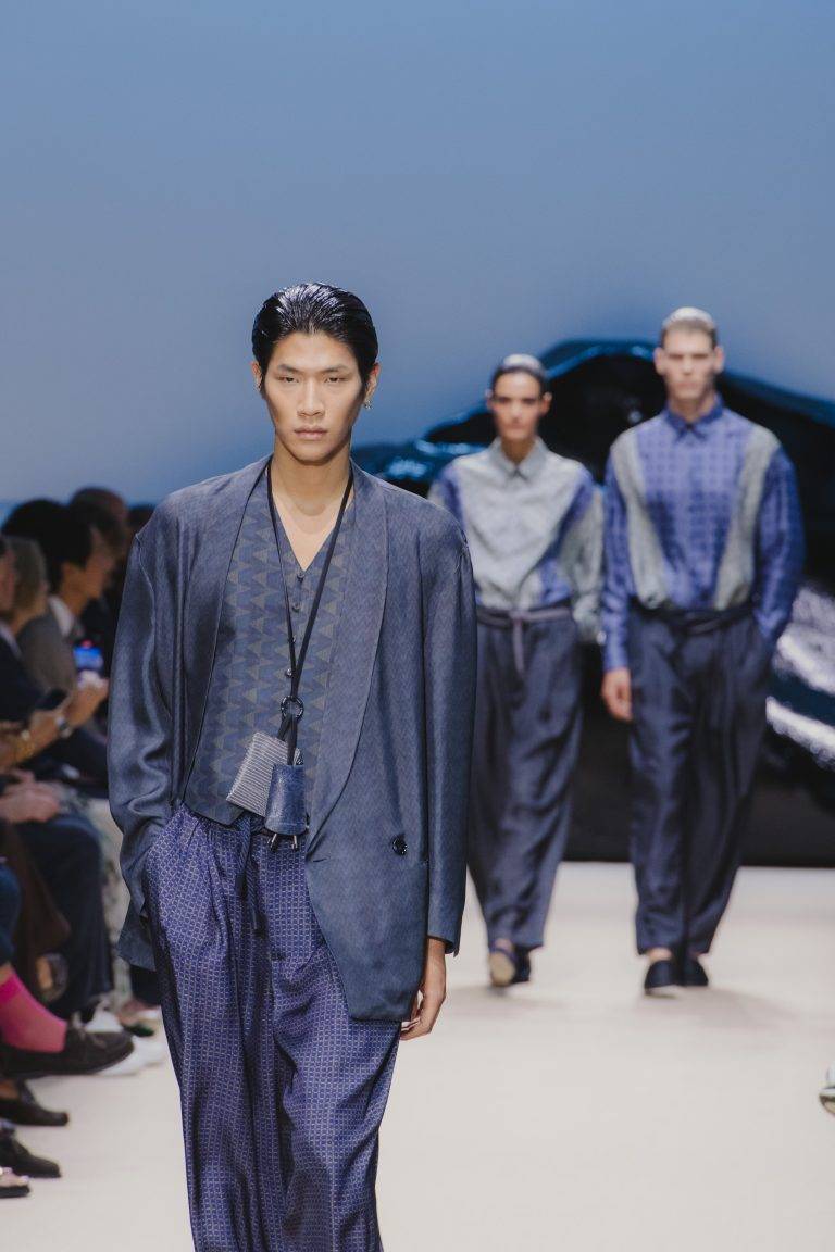 Glamour mediterraneo sulla passerella di Giorgio Armani