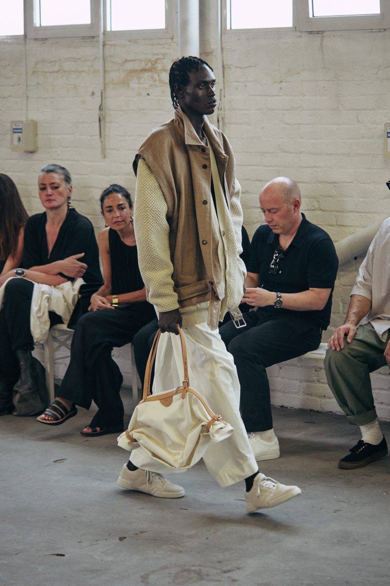 Hed Mayner déploie son horizon pendant la Fashion Week masculine