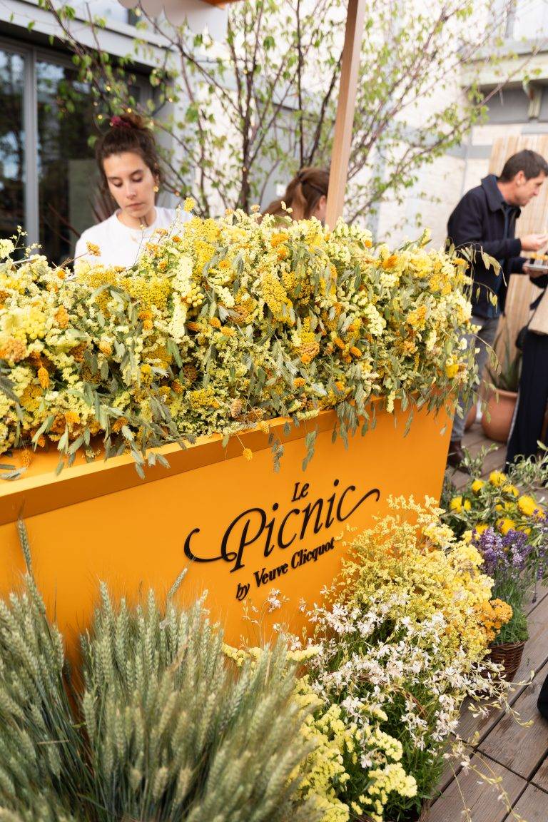Veuve Clicquot fête l’été avec un picnic sur la terrasse du Printemps