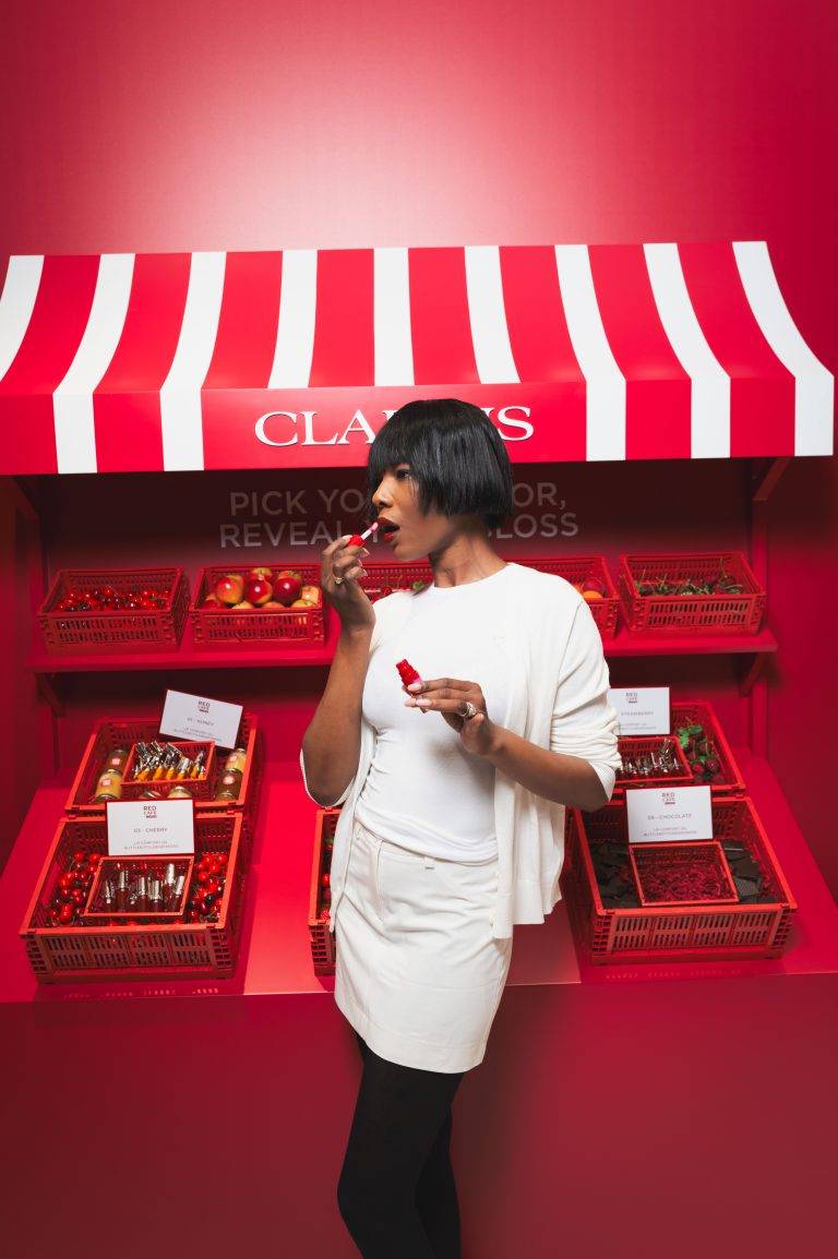  - Clarins inaugure le Red Café pour les 10 ans de la Lip Comfort Oil