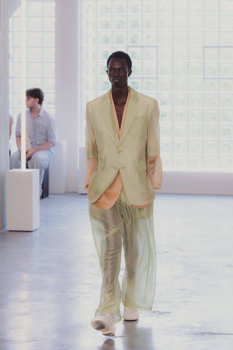 La collezione Spring Summer 2026 di Pronounce come un fiore nel cemento